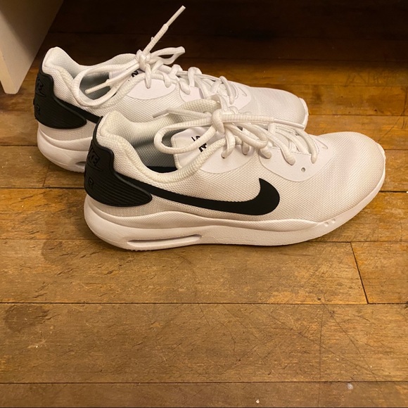 nike wmns air max oketo